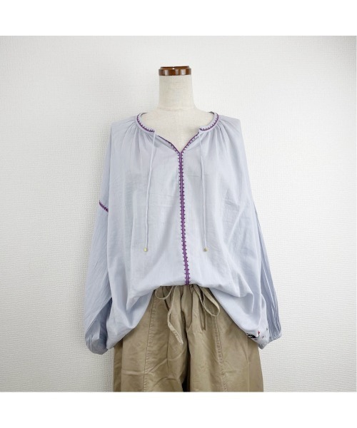 Rydia(リディア)の「コビニャーギャザーブラウス(シャツ/ブラウス・レディース・オフホワイト/サックスブルー/スミクロ・M)」の13枚目の写真