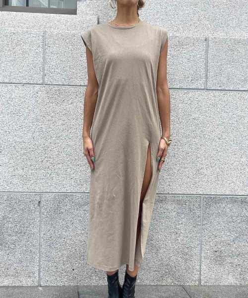 esutoreja（エストレジャ）の「スリットカットロングTシャツドレス（ワンピース・レディース・ブラック/アイボリー/カーキ・FREE）」の12枚目の写真