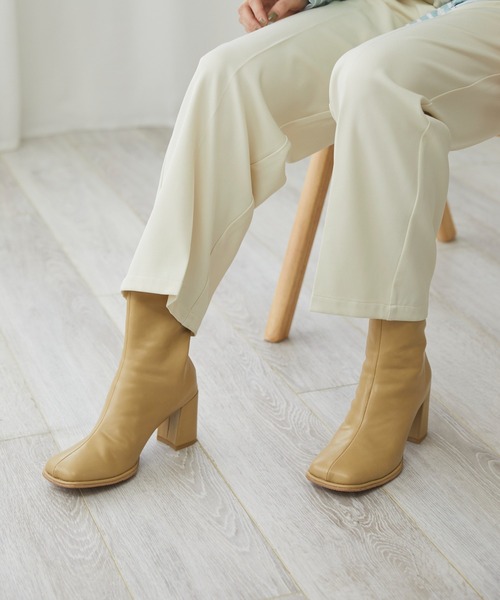 ANGIE（アンジー）の「ワイドスクエアトゥショートブーツ（ブーツ・レディース・ブラック/ベージュ/アイボリー・MEDIUM/LARGE/X-LARGE）」の6枚目の写真