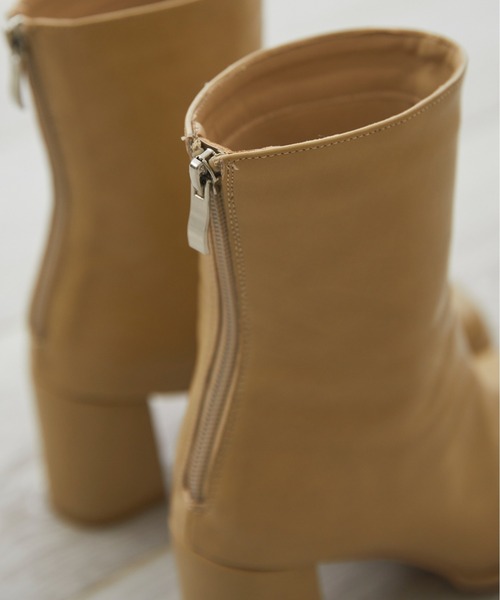 ANGIE（アンジー）の「ワイドスクエアトゥショートブーツ（ブーツ・レディース・ブラック/ベージュ/アイボリー・MEDIUM/LARGE/X-LARGE）」の11枚目の写真