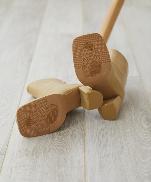 ANGIE（アンジー）の「ワイドスクエアトゥショートブーツ（ブーツ・レディース・ブラック/ベージュ/アイボリー・MEDIUM/LARGE/X-LARGE）」の5枚目の写真