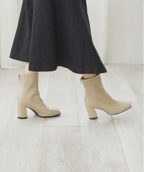 ANGIE（アンジー）の「ワイドスクエアトゥショートブーツ（ブーツ・レディース・ブラック/ベージュ/アイボリー・MEDIUM/LARGE/X-LARGE）」の14枚目の写真