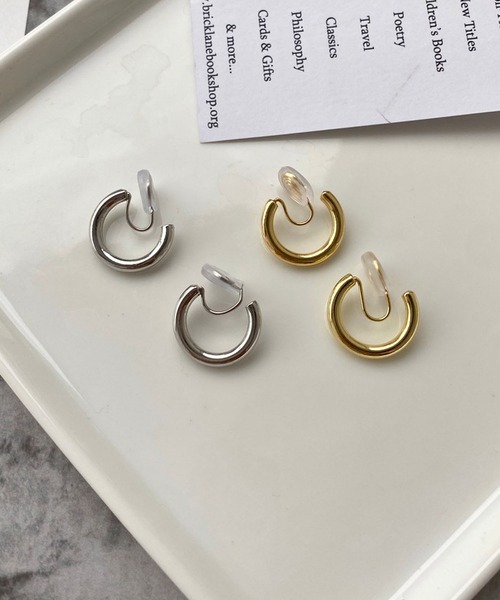 apres jour mignon（アプレジュールミニョン）の「【apresjour mignon×ARIAZ】フープイヤリング（イヤリング・レディース・シルバー/ゴールド・ONESIZE）」の4枚目の写真