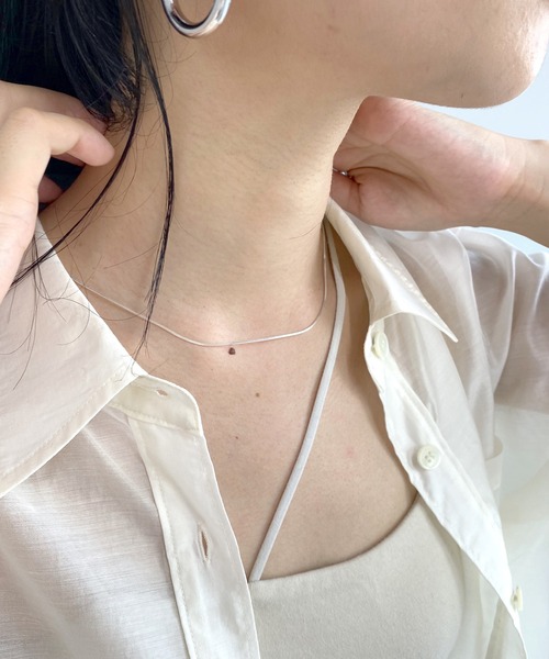 SHENERY(シーナリー)の「【WEB限定】シンプルスネークチェーンネックレス(ネックレス・レディース・シルバー/ゴールド・FREE)」の3枚目の写真
