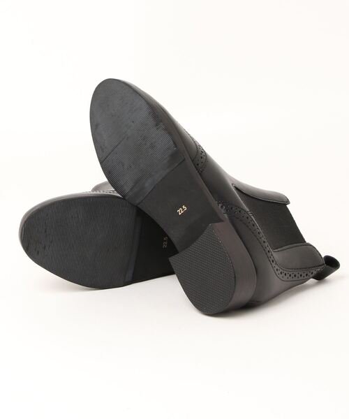 ALPHA CUBIC（アルファーキュビック）の「【撥水加工】リアルレザー サイドゴアウイングチップショートブーツ（ブーツ・レディース・ブラック/ダークブラウン・22.5cm/23.5cm/24.5cm/23.0cm/24.0cm）」の4枚目の写真