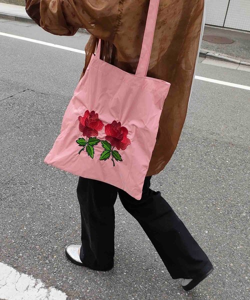 Casselini(キャセリーニ)の「Casselini(キャセリーニ)フラワー刺繍トート(トートバッグ・レディース・ピンク/シルバー/ブラック・FREE)」の14枚目の写真