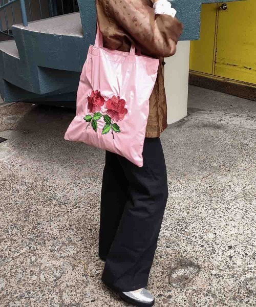 Casselini(キャセリーニ)の「Casselini(キャセリーニ)フラワー刺繍トート(トートバッグ・レディース・ピンク/シルバー/ブラック・FREE)」の15枚目の写真