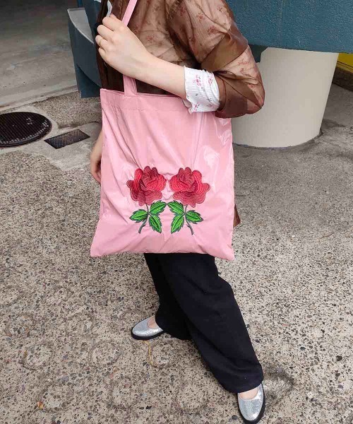 Casselini(キャセリーニ)の「Casselini(キャセリーニ)フラワー刺繍トート(トートバッグ・レディース・ピンク/シルバー/ブラック・FREE)」の16枚目の写真