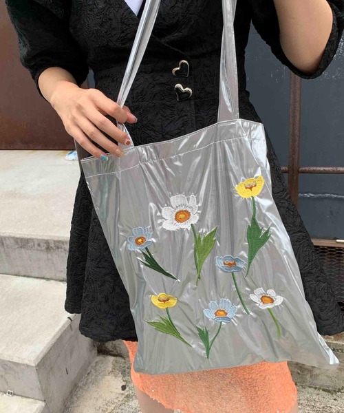 Casselini(キャセリーニ)の「Casselini(キャセリーニ)フラワー刺繍トート(トートバッグ・レディース・ピンク/シルバー/ブラック・FREE)」の18枚目の写真