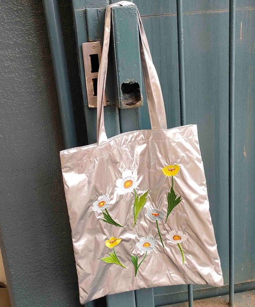 Casselini(キャセリーニ)の「Casselini(キャセリーニ)フラワー刺繍トート(トートバッグ・レディース・ピンク/シルバー/ブラック・FREE)」の19枚目の写真