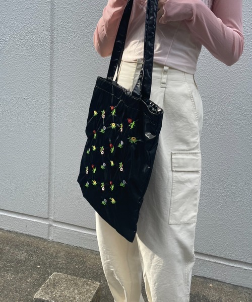 Casselini(キャセリーニ)の「Casselini(キャセリーニ)フラワー刺繍トート(トートバッグ・レディース・ピンク/シルバー/ブラック・FREE)」の21枚目の写真