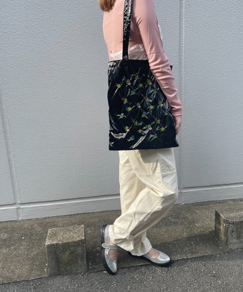 Casselini(キャセリーニ)の「Casselini(キャセリーニ)フラワー刺繍トート(トートバッグ・レディース・ピンク/シルバー/ブラック・FREE)」の22枚目の写真