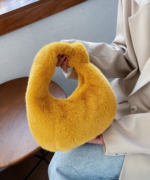 Mela(メラ)の「FUR HAND BAG(ハンドバッグ・レディース・ホワイト/イエロー/ベージュ/ブラック/アイボリー/グレー・FREE)」の6枚目の写真