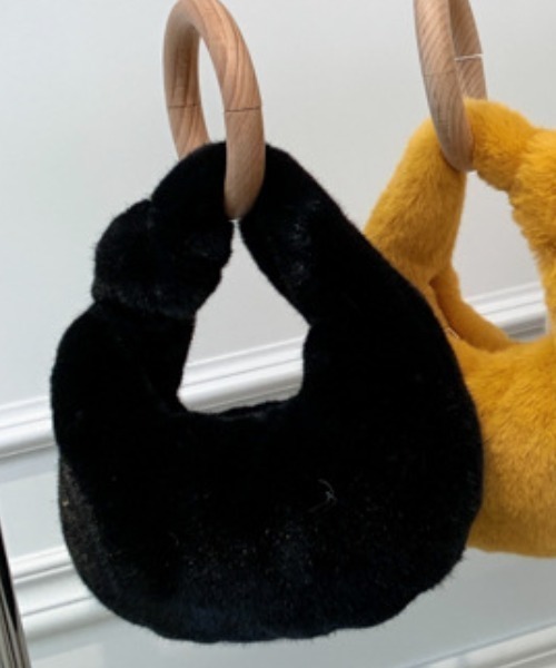 Mela(メラ)の「FUR HAND BAG(ハンドバッグ・レディース・ホワイト/イエロー/ベージュ/ブラック/アイボリー/グレー・FREE)」の4枚目の写真
