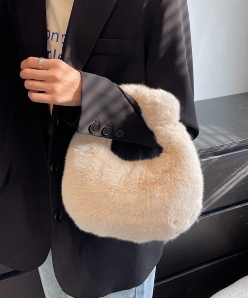Mela(メラ)の「FUR HAND BAG(ハンドバッグ・レディース・ホワイト/イエロー/ベージュ/ブラック/アイボリー/グレー・FREE)」の20枚目の写真