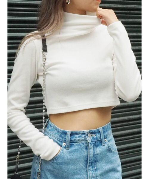 EVRIS（エヴリス）の「BASICクロップドハイネックトップス（Tシャツ/カットソー・レディース・ブラック/ブルー/パープル/ホワイト・FREE）」の2枚目の写真