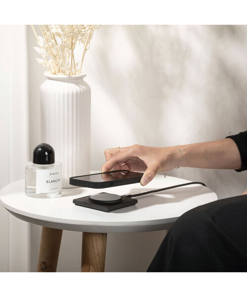 Native Union（ネイティブユニオン）の「NATIVE UNION / DROP MAGNETIC WIRELESS CHARGER（スマホグッズ・メンズ・ブラック・ONE SIZE）」の2枚目の写真