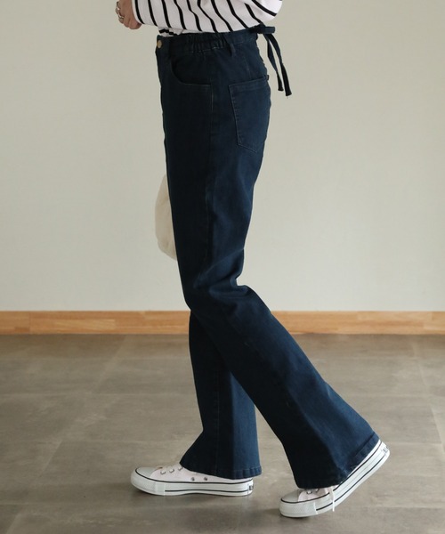aity(アイティ)の「後編み上げリボン付きブーツカットデニム(デニムパンツ・レディース・ブルー/ワンウォッシュ・M)」の11枚目の写真
