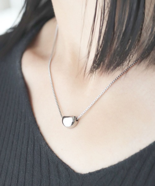 calmila(カルミラ)の「金属アレルギー対応 ぷっくりビーンズチタンネックレス(ネックレス・レディース・シルバー/ゴールド・FREE)」の8枚目の写真