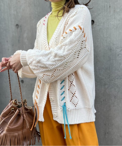 mi via loca（ミヴィアロカ）の「配色レースアップ透かし編みカーディガン（カーディガン/ボレロ・レディース・ブルー/ラベンダー/オフホワイト/ブラック・FREE）」の9枚目の写真