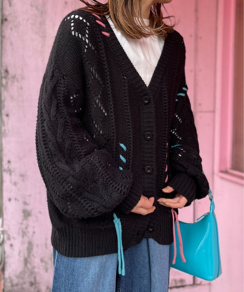 mi via loca（ミヴィアロカ）の「配色レースアップ透かし編みカーディガン（カーディガン/ボレロ・レディース・ブルー/ラベンダー/オフホワイト/ブラック・FREE）」の10枚目の写真
