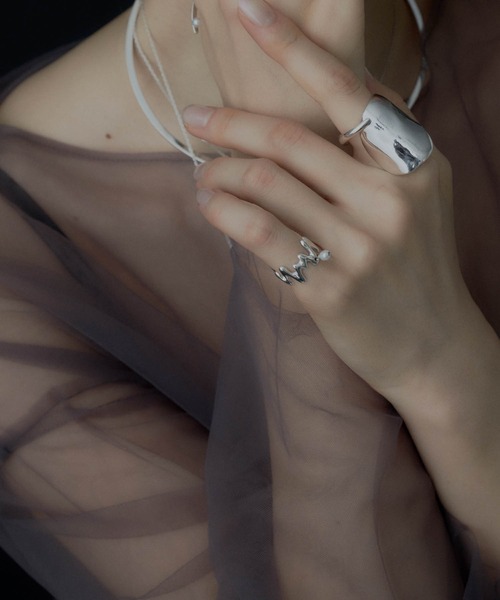 loni（ロニ）の「【金属アレルギー対応】Benjamin asymmetry ring（アシンメトリーデザインリング）（リング・レディース・ゴールド/シルバー・#11/#13）」の11枚目の写真