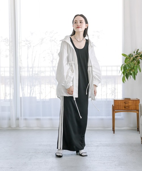 mystic（ミスティック）の「【サイズ展開あり】ラインジャージワンピース（ワンピース・レディース・ブラック/ブラック系その他/ベージュ・1/2）」の4枚目の写真