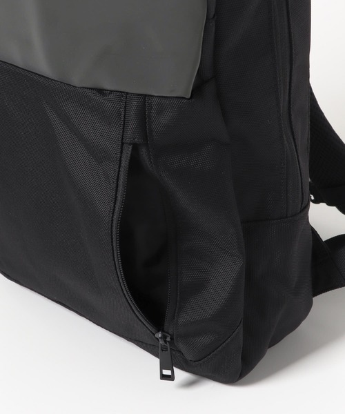 ITEMS URBANRESEARCH（アイテムズ アーバンリサーチ）の「撥水加工リフレクター バックパック（ショルダーバッグ・メンズ・ブラック・-）」の10枚目の写真