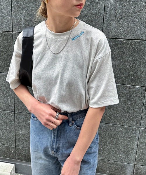 feepur（フェピュール）の「ネック刺繍バックロゴオーバーTee（Tシャツ/カットソー・レディース・オートミール/チャコールグレー/オフホワイト・MEDIUM）」の8枚目の写真