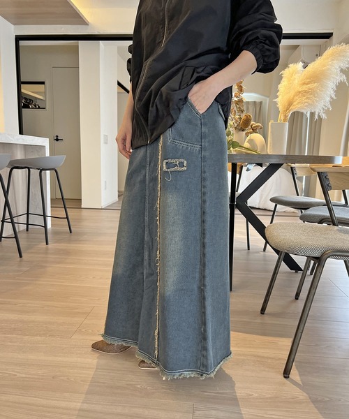 Jewelobe（ジュエローブ）の「フリンジディテールロングデニムスカート（デニムスカート・レディース・ネイビー・M/S）」の2枚目の写真