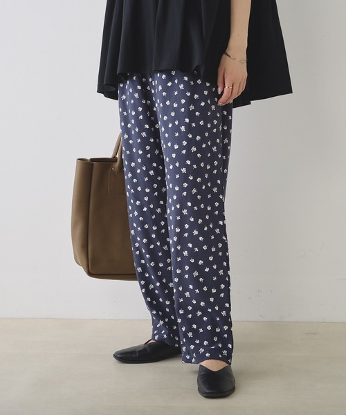 PUAL CE CIN（ピュアルセシン）の「ランダムフラワープリント イージーパンツ（その他パンツ・レディース・ネイビー/ブラック・FREE）」の9枚目の写真