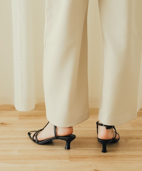 SENSE OF PLACE by URBAN RESEARCH（センスオブプレイスバイアーバンリサーチ）の「ポインテッドナローストラップサンダル（サンダル・レディース・シルバー/ホワイト/ブラック・SMALL/MEDIUM/LARGE）」の12枚目の写真