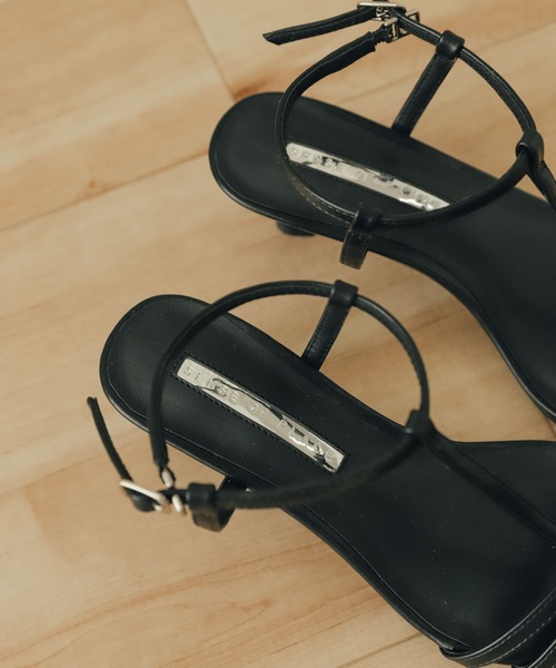 SENSE OF PLACE by URBAN RESEARCH（センスオブプレイスバイアーバンリサーチ）の「ポインテッドナローストラップサンダル（サンダル・レディース・シルバー/ホワイト/ブラック・SMALL/MEDIUM/LARGE）」の15枚目の写真