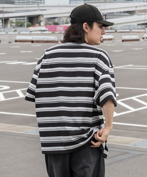 kutir(クティール)の「オーバーサイズマルチボーダーTシャツ(Tシャツ/カットソー・メンズ・グレー/ブラック/ブラウン・MEDIUM/LARGE)」の7枚目の写真