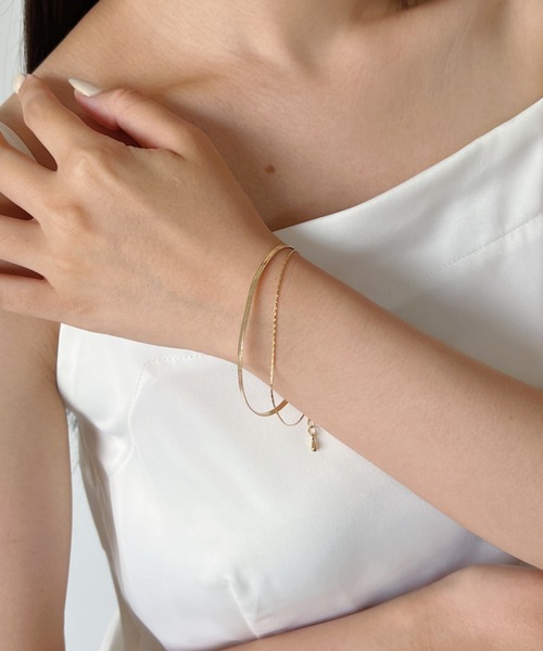 iso（イソ）の「レイヤードナローブレスレット（ブレスレット・レディース・シルバー/ゴールド・FREE）」の2枚目の写真