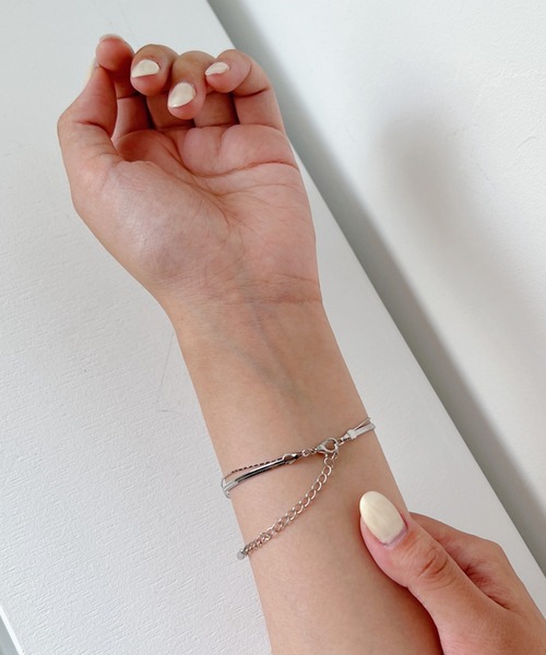 iso（イソ）の「レイヤードナローブレスレット（ブレスレット・レディース・シルバー/ゴールド・FREE）」の7枚目の写真