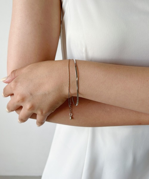 iso（イソ）の「レイヤードナローブレスレット（ブレスレット・レディース・シルバー/ゴールド・FREE）」の3枚目の写真