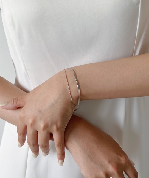 iso（イソ）の「レイヤードナローブレスレット（ブレスレット・レディース・シルバー/ゴールド・FREE）」の5枚目の写真