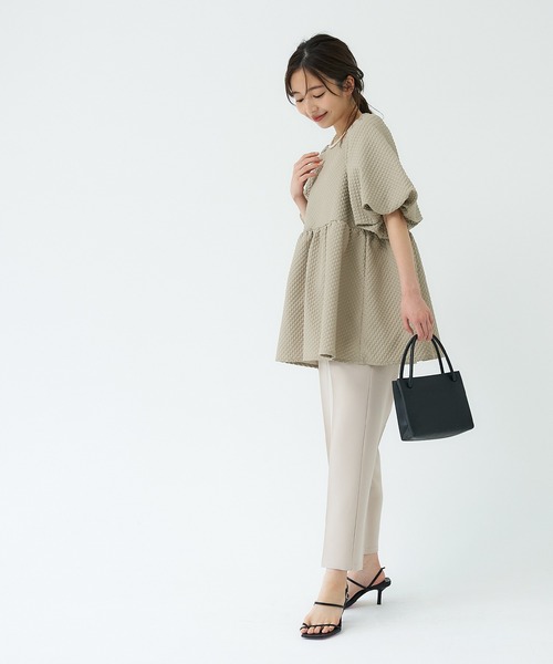 coca(coca)(コカ)の「ダイヤエンボスブラウス(シャツ/ブラウス・レディース・ブラック/グレイッシュベージュ・M/L)」の10枚目の写真
