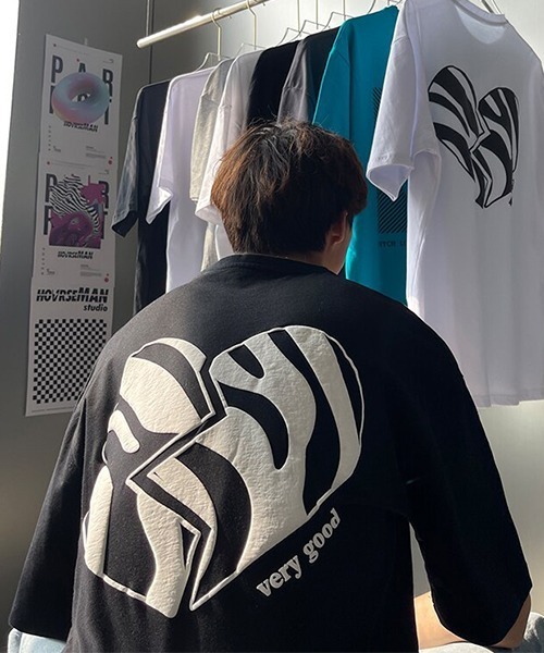 WARAIJOGO（ワライジョウゴ）の「【WARAIJOGO】モノトーンハートプリントオーバーサイズTシャツ(NEZ)（Tシャツ/カットソー・メンズ・ブラック/ホワイト・FREE）」の4枚目の写真