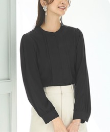 RUIRUE BOUTIQUE（ルイルエブティック）の「洗える ストレッチ ｜ バンドカラータックブラウス ｜ 長袖 ラウンドネック キーネック トップス 体型カバー  オフィスカジュアル 通勤服 華やか ボリュームスリーブ ブラウス（シャツ/ブラウス・レディース）」