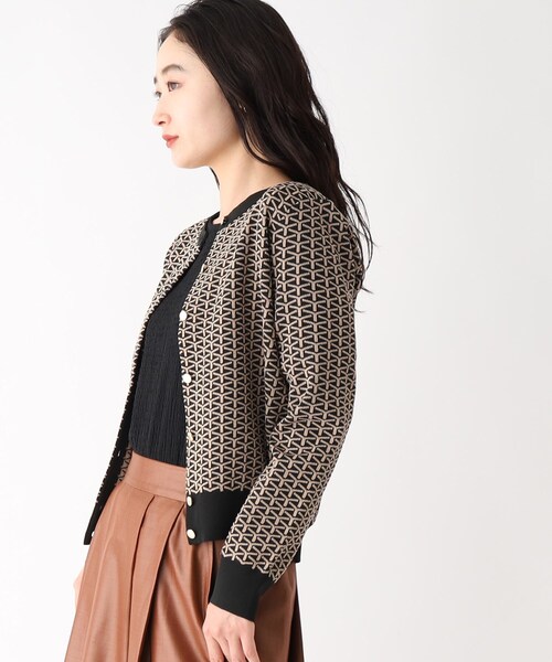 OPAQUE.CLIP(オペークドットクリップ)の「◆ジオメトリックジャカードニットカーディガン【洗濯機洗い可】(カーディガン/ボレロ・レディース・ブラック系/ピンク系・38/40)」の6枚目の写真