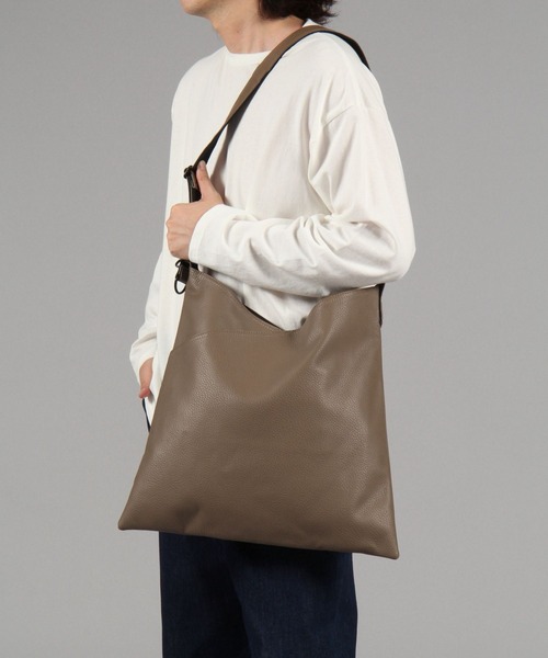 【ZARA】フェイクパテントレザーショルダーバッグ 6550/510/600 ZARA】フェイクパテントレザーショルダーバッグ 6550/510/600