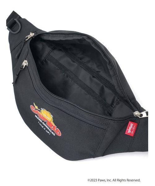 Mark Gonzales（マーク・ゴンザレス）の「マークゴンザレス GARFIELDコラボ ローキャップ 【(What it isNt) ART BY MARK GONZALES】（ボディバッグ/ウエストポーチ・メンズ・ブラック×レッド/ブラック×ブルー・FREE）」の6枚目の写真