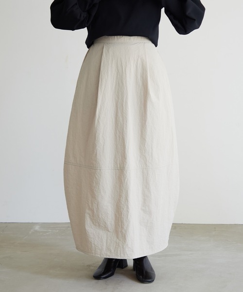 for/c（フォーシー）の「撥水ナイロンヴィンテージコクーンスカート【サスティナブル】（スカート・レディース・アイボリー/ブラック・M/L）」の18枚目の写真