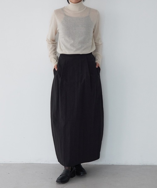 for/c（フォーシー）の「撥水ナイロンヴィンテージコクーンスカート【サスティナブル】（スカート・レディース・アイボリー/ブラック・M/L）」の3枚目の写真