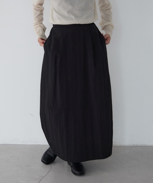 for/c（フォーシー）の「撥水ナイロンヴィンテージコクーンスカート【サスティナブル】（スカート・レディース・アイボリー/ブラック・M/L）」の6枚目の写真