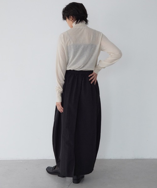 for/c（フォーシー）の「撥水ナイロンヴィンテージコクーンスカート【サスティナブル】（スカート・レディース・アイボリー/ブラック・M/L）」の10枚目の写真