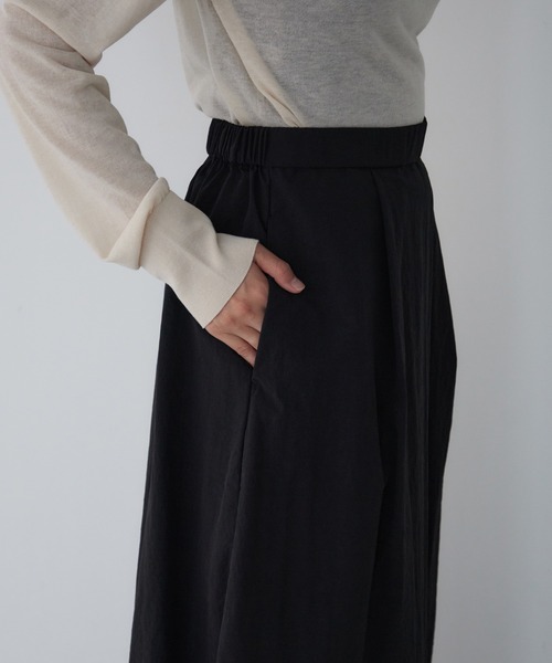 for/c（フォーシー）の「撥水ナイロンヴィンテージコクーンスカート【サスティナブル】（スカート・レディース・アイボリー/ブラック・M/L）」の14枚目の写真