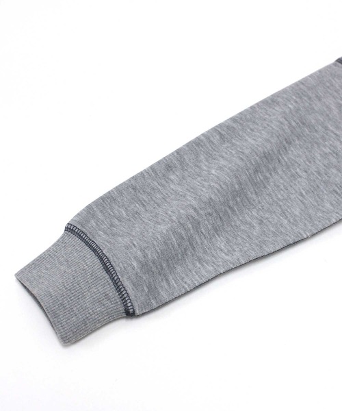 ZI-ON（ジーオン）の「裏起毛 配色ステッチスウェットトレーナー（スウェット・キッズ・ネイビー/グリーン/杢グレー/ブラック/オートミール/チャコール/ヘザーチャコール・140cm/150cm/160cm/120cm/110cm/130cm）」の18枚目の写真